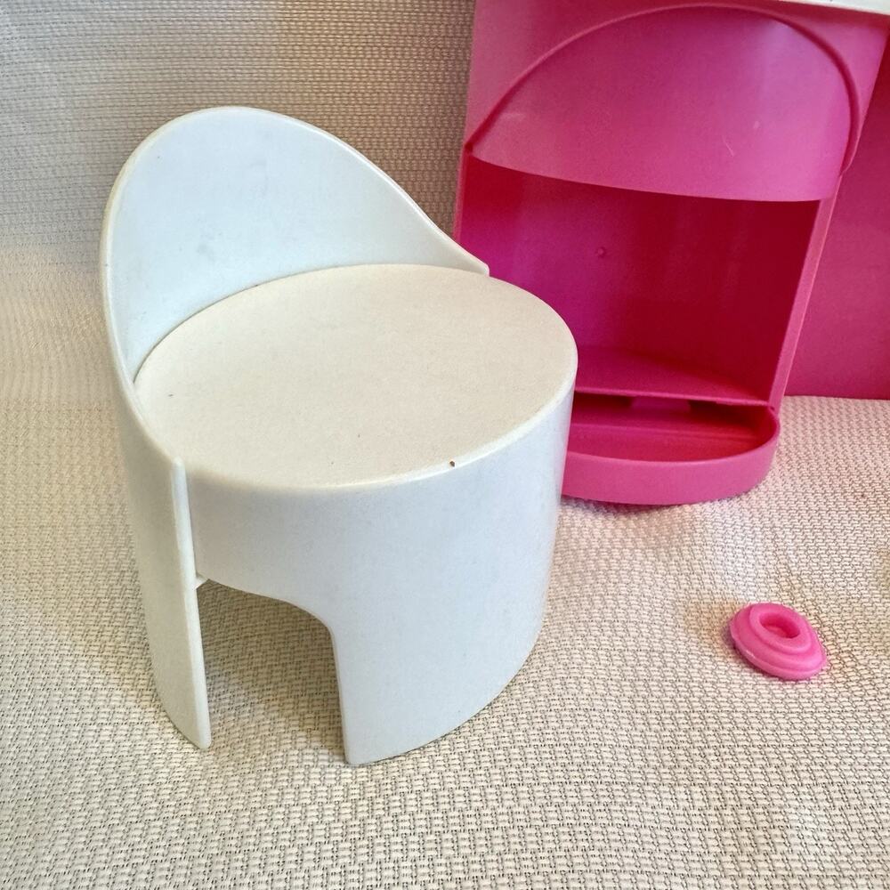 MATTEL Barbie Beauty Center Playset 1991 Pink Bathroom Vanity And Accessories - Picture 5 of 16